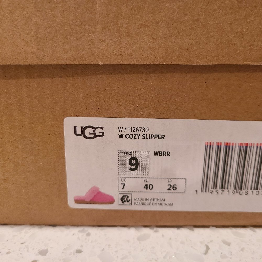 **New in Box** pink ugg slipper
